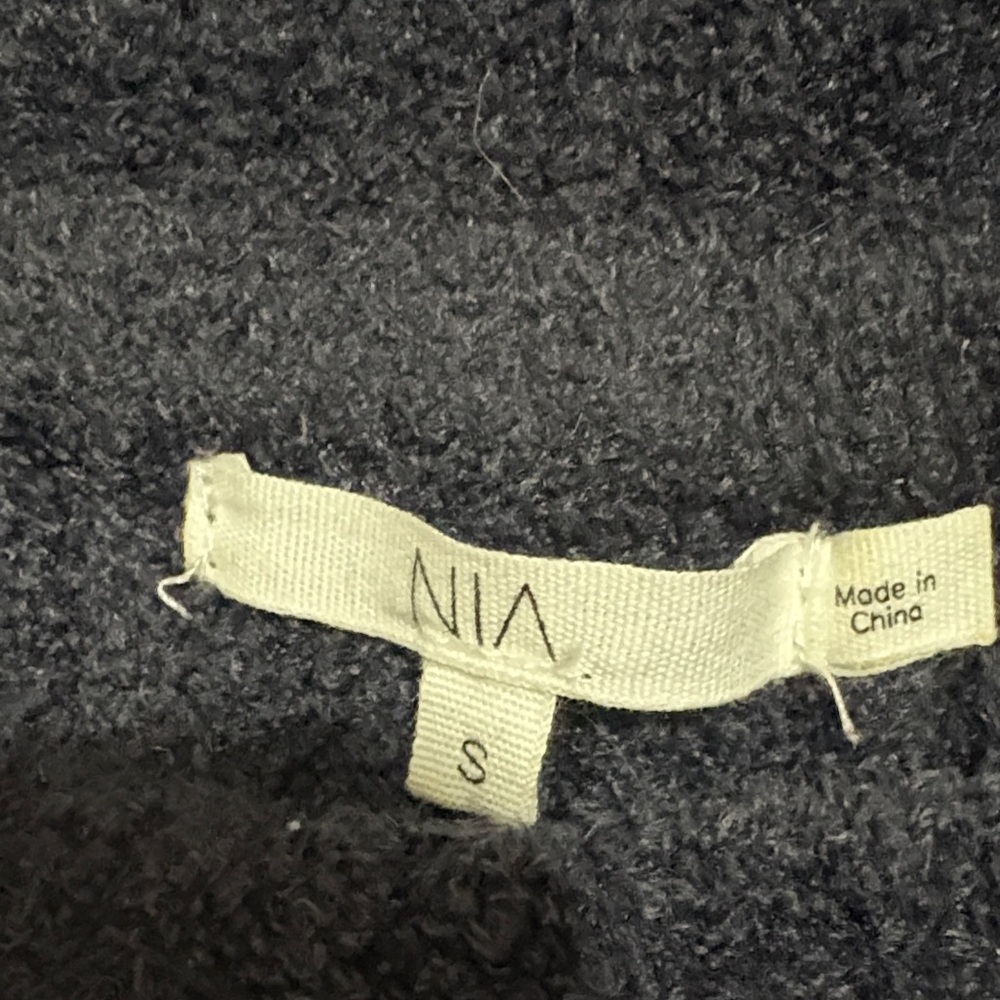 Off shoulder Sweater revolve - Picture 2 of 5